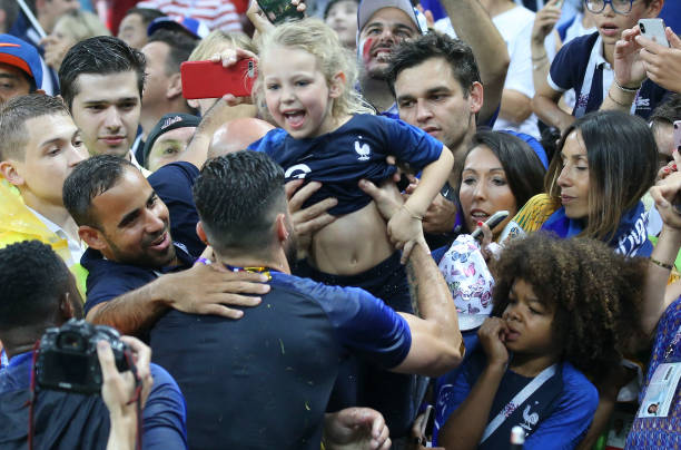 世界中的決 世界中的決